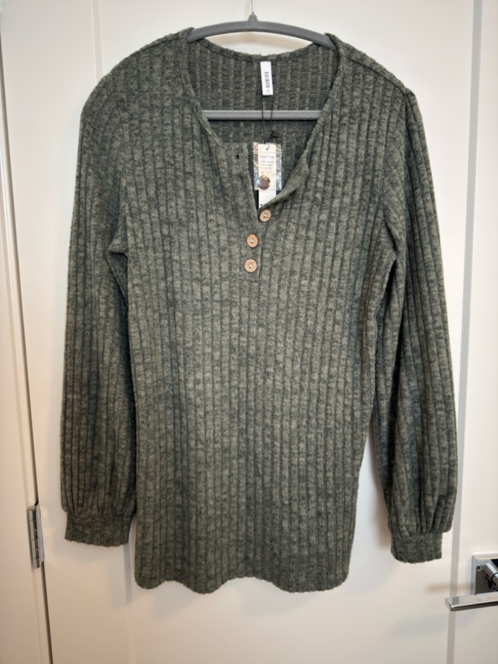 NWT Ribbed Henley Pullover Sweater in Olive Green size small